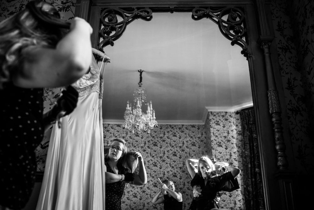 bride and bridesmaids getting ready 